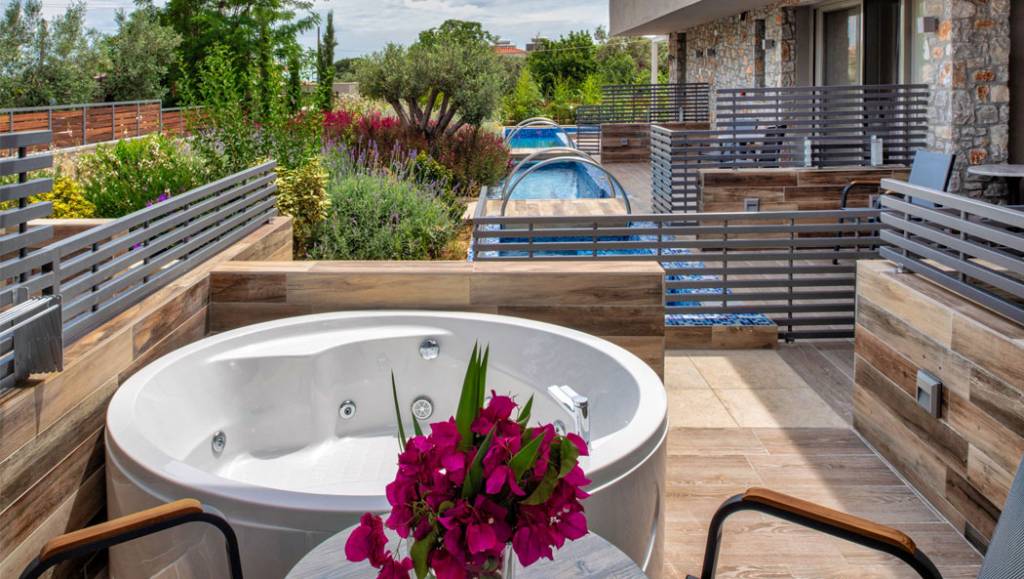 Deluxe Double Room with Outdoor Jacuzzi